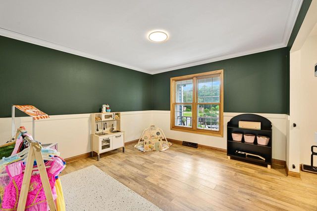 W281N7127 Huntington COURT, Hartland, WI 53029