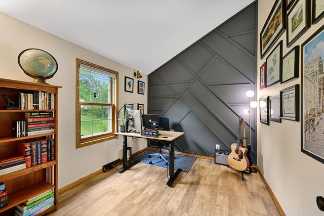 W281N7127 Huntington COURT, Hartland, WI 53029