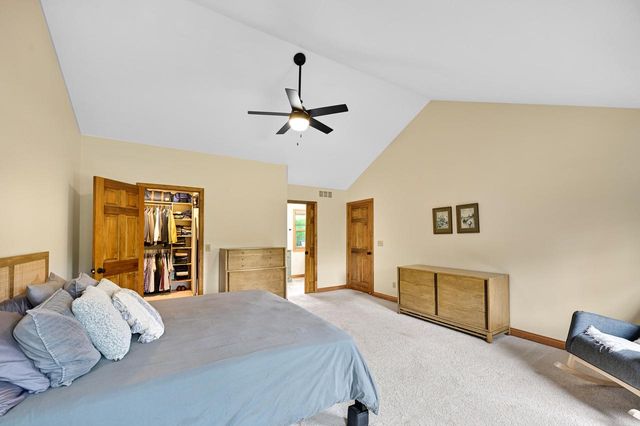 W281N7127 Huntington COURT, Hartland, WI 53029