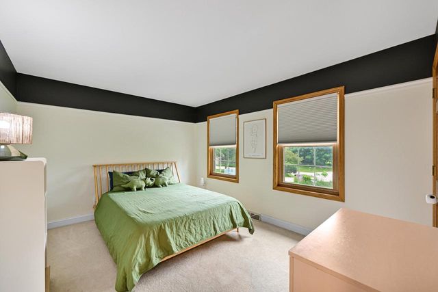 W281N7127 Huntington COURT, Hartland, WI 53029