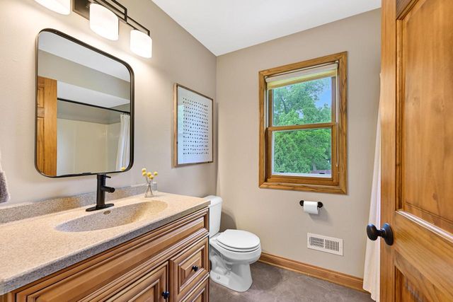 W281N7127 Huntington COURT, Hartland, WI 53029