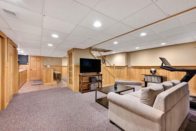 W281N7127 Huntington COURT, Hartland, WI 53029