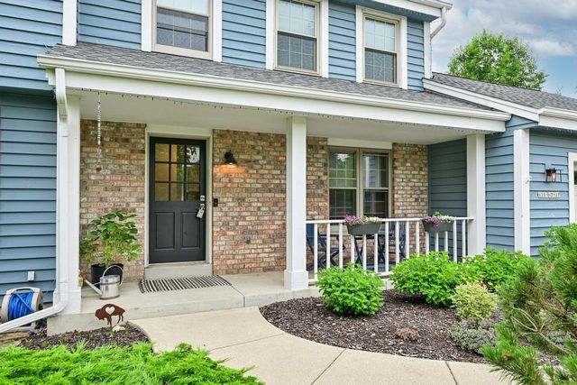 W281N7127 Huntington COURT, Hartland, WI 53029
