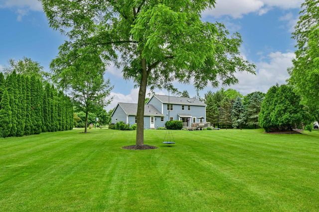 W281N7127 Huntington COURT, Hartland, WI 53029
