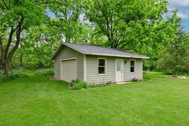 W281N7127 Huntington COURT, Hartland, WI 53029