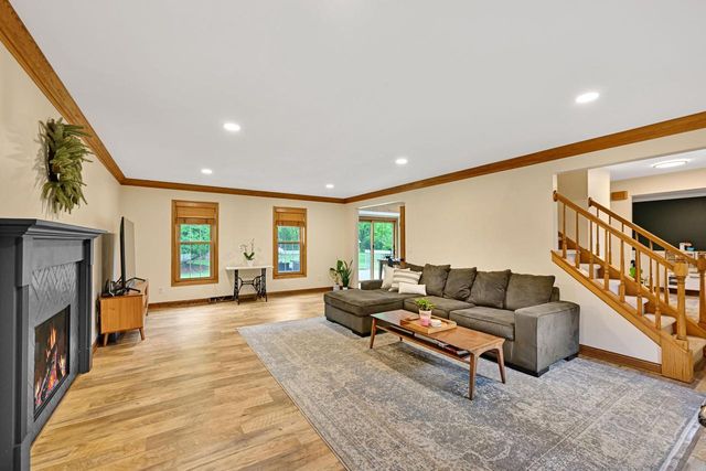 W281N7127 Huntington COURT, Hartland, WI 53029