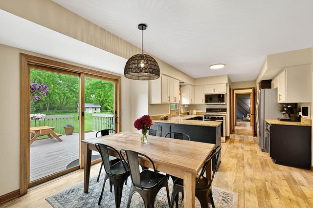 W281N7127 Huntington COURT, Hartland, WI 53029