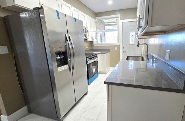 3051 N Austin Avenue 2R, Chicago, IL 60634