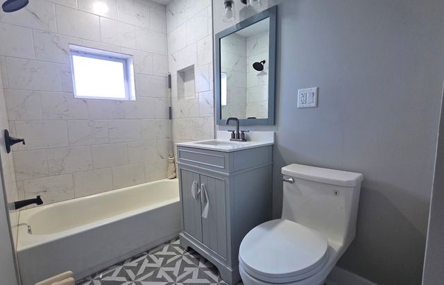 3051 N Austin Avenue 2R, Chicago, IL 60634