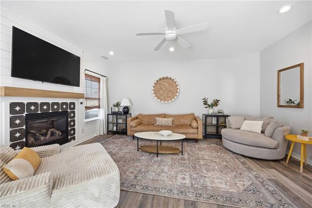 2217 Kirkby LN, Virginia Beach, VA 23456