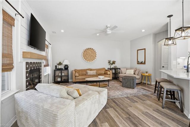 2217 Kirkby LN, Virginia Beach, VA 23456