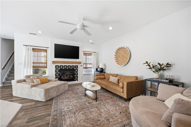 2217 Kirkby LN, Virginia Beach, VA 23456