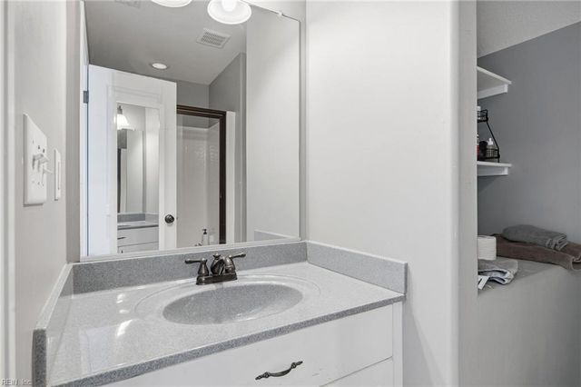 2217 Kirkby LN, Virginia Beach, VA 23456