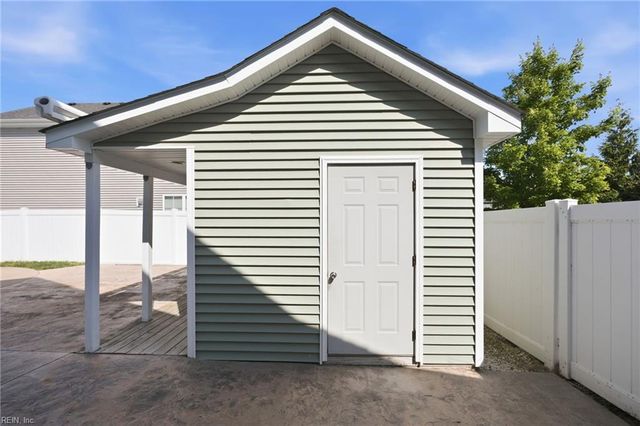 2217 Kirkby LN, Virginia Beach, VA 23456