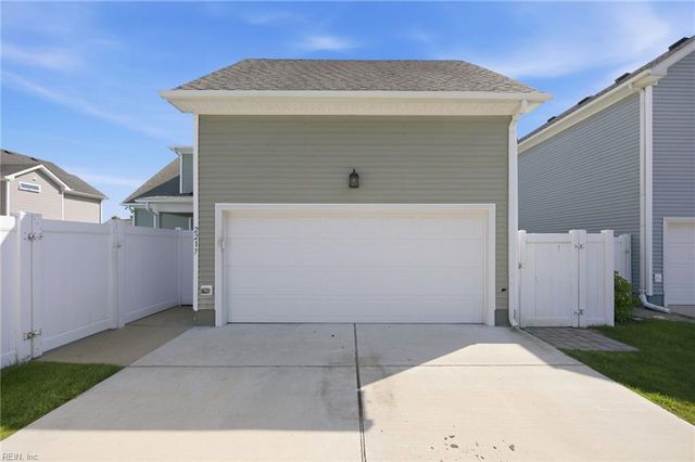 2217 Kirkby LN, Virginia Beach, VA 23456