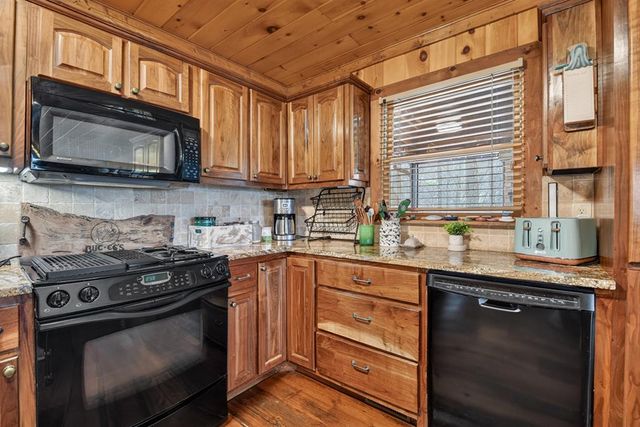 71 Rising Fawn Drive, Mineral Bluff, GA 30559