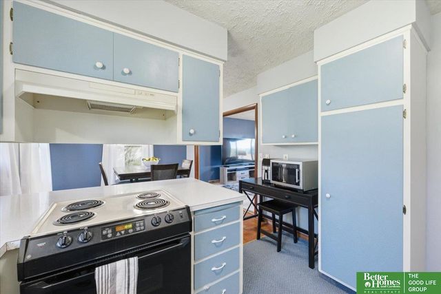 8464 Orchard Avenue, Omaha, NE 68127