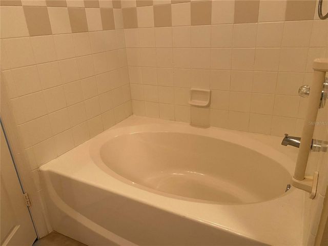 5550 ROSEHILL ROAD 102, Sarasota, FL 34233