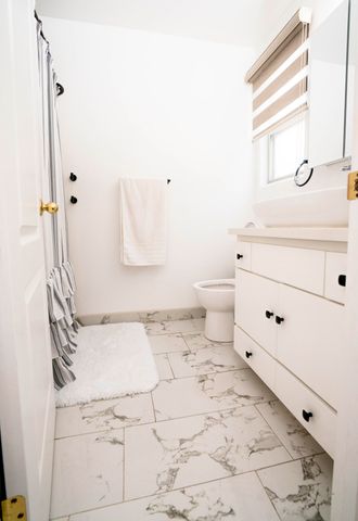 1502 W River Avenue, Porterville, CA 93257