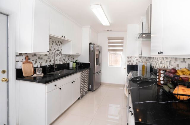 1502 W River Avenue, Porterville, CA 93257