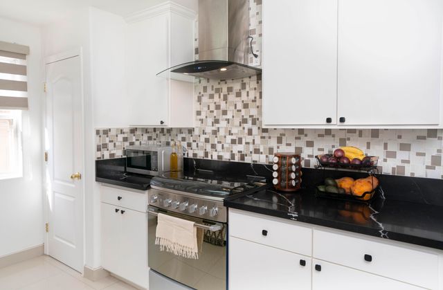 1502 W River Avenue, Porterville, CA 93257