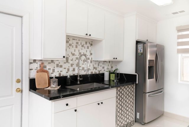 1502 W River Avenue, Porterville, CA 93257