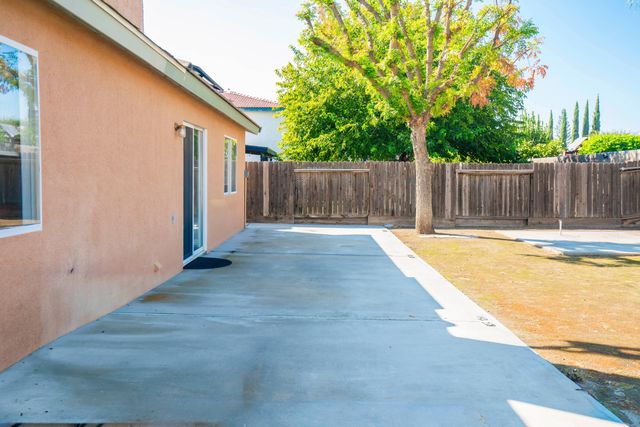 1502 W River Avenue, Porterville, CA 93257