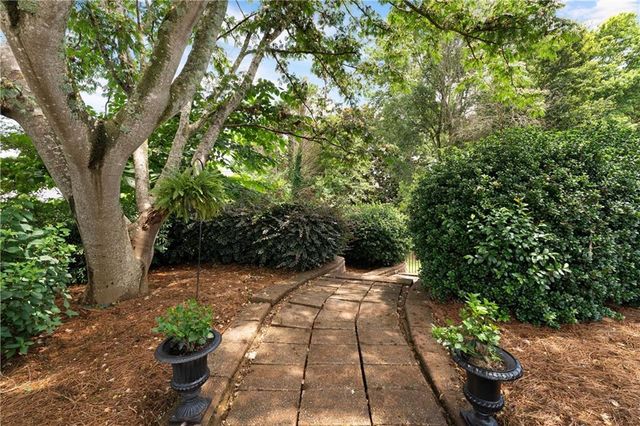 8 Limerick Court, Cartersville, GA 30120