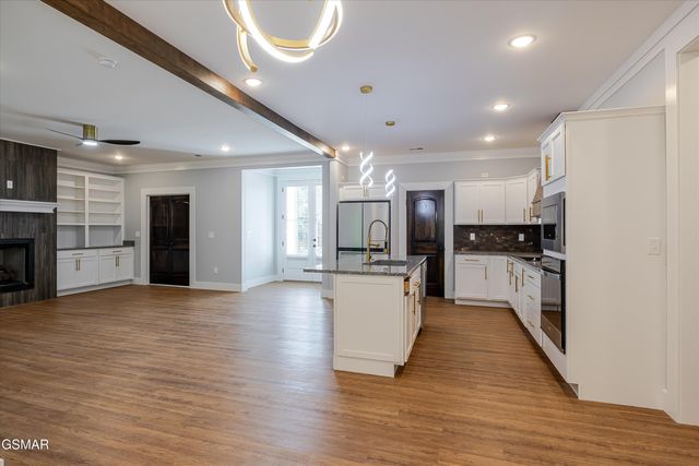 2421 Iron Forge Way, Sevierville, TN 37876
