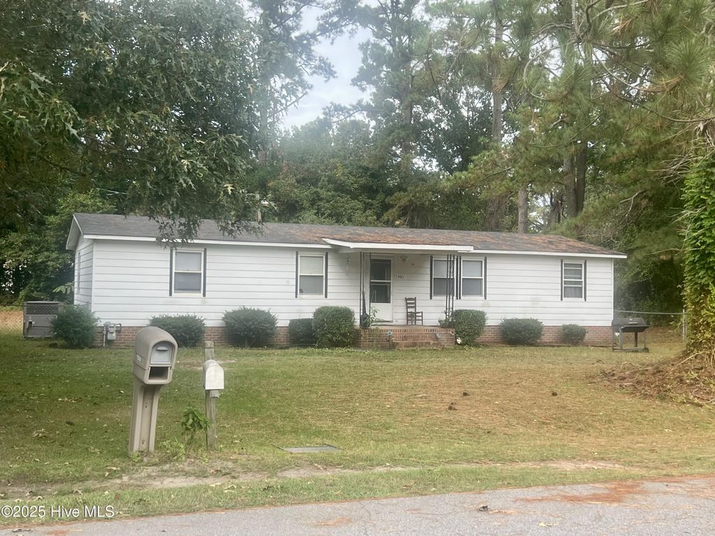 1901 Corbett Ave Street, Greenville, NC 27834