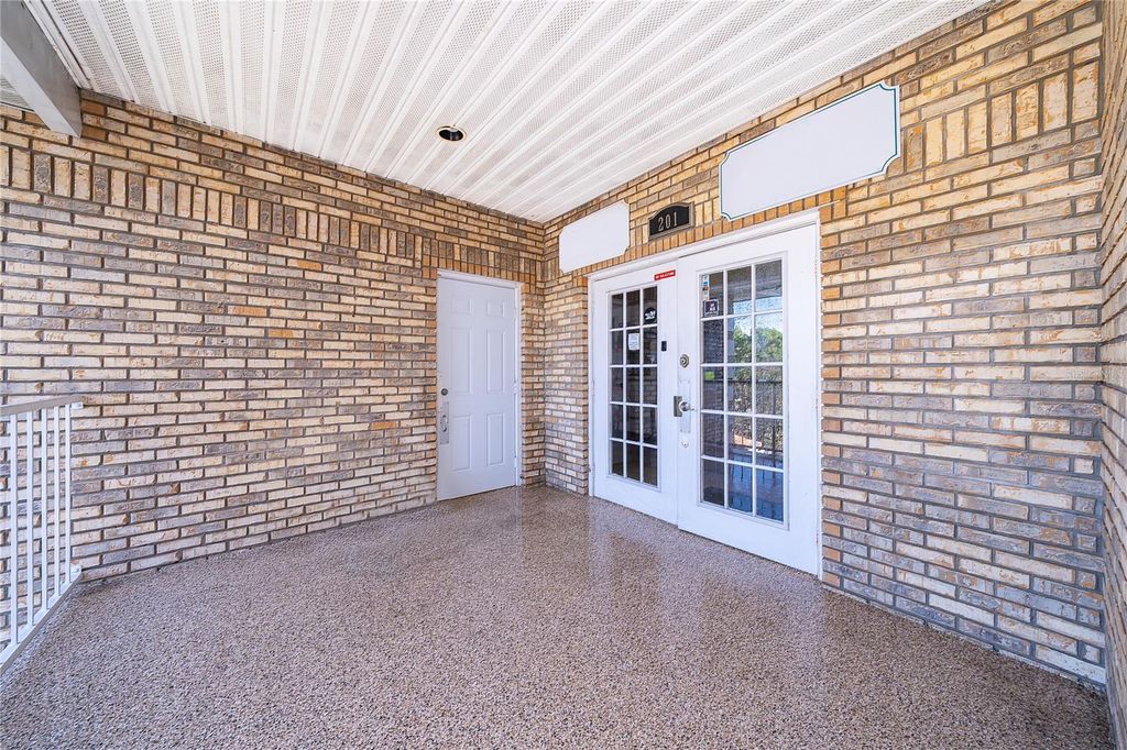 Image 2 of property listing at Address unavailable.