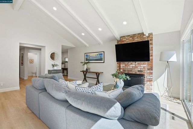 930 930 Pinto Ct, Walnut Creek, CA 94596