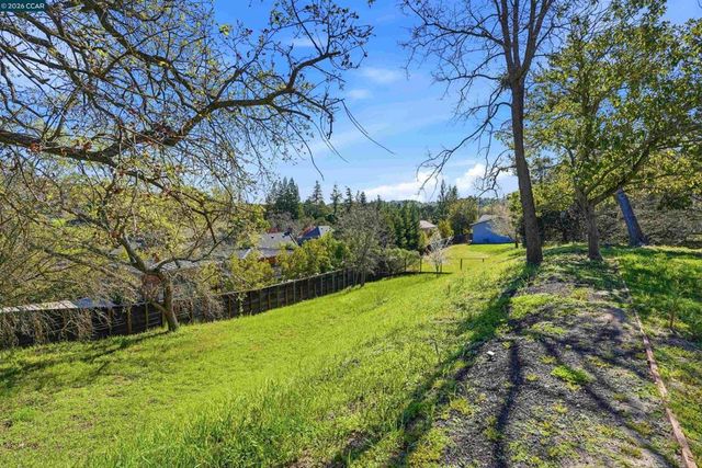 930 930 Pinto Ct, Walnut Creek, CA 94596