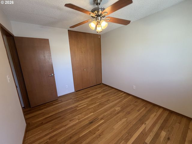 12560 Se MAIN St, Portland, OR 97233