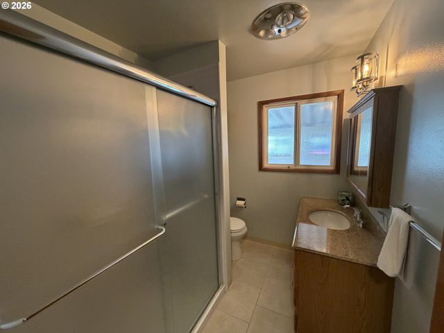 12560 Se MAIN St, Portland, OR 97233
