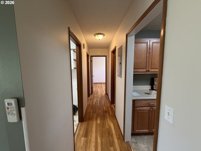 12560 Se MAIN St, Portland, OR 97233