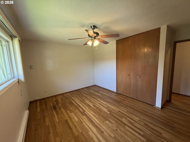 12560 Se MAIN St, Portland, OR 97233