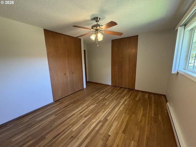 12560 Se MAIN St, Portland, OR 97233