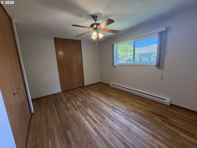 12560 Se MAIN St, Portland, OR 97233