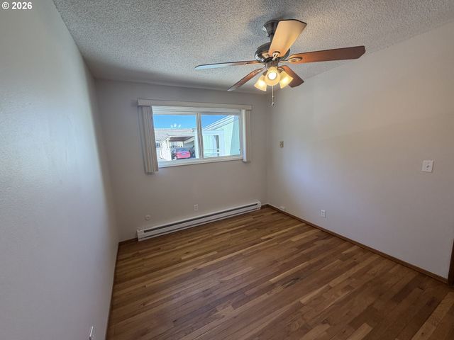 12560 Se MAIN St, Portland, OR 97233