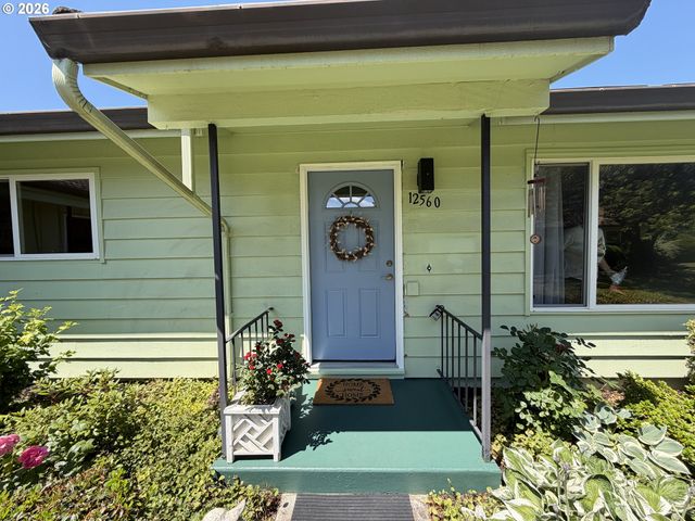 12560 Se MAIN St, Portland, OR 97233