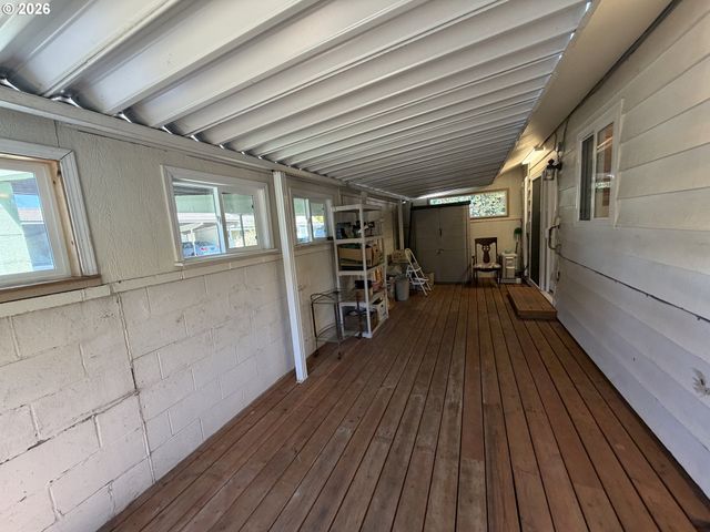 12560 Se MAIN St, Portland, OR 97233