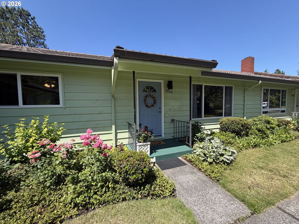 12560 Se MAIN St, Portland, OR 97233