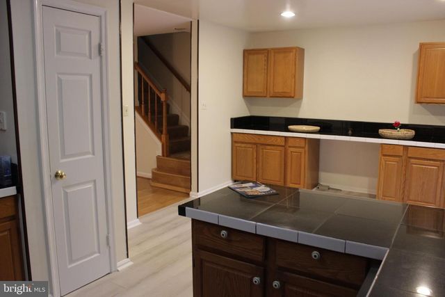 9685 WOODHENGE CT, Burke, VA 22015
