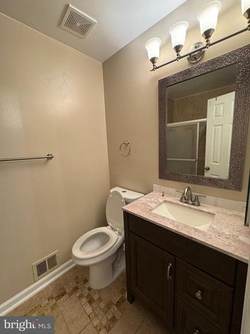 9685 WOODHENGE CT, Burke, VA 22015