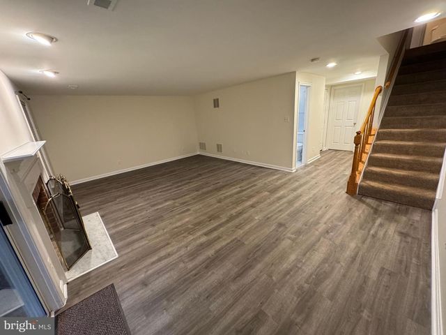 9685 WOODHENGE CT, Burke, VA 22015