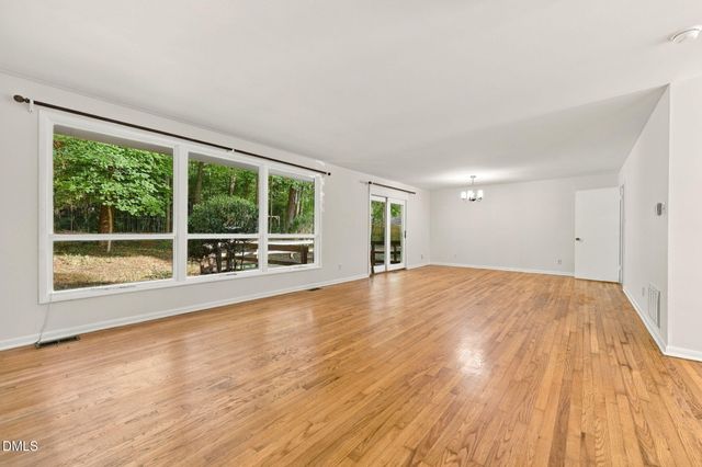 404 Longleaf Drive, Chapel Hill, NC 27517