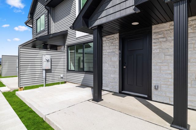 610 NE Winding Trail Lane, Ankeny, IA 50021
