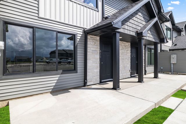 610 NE Winding Trail Lane, Ankeny, IA 50021