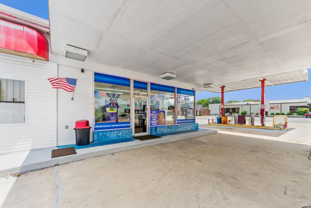 102 NE Atlantic St, Tullahoma, TN 37388